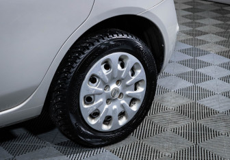 Подержанный автомобиль Nissan Micra Hatchback 2009 года (14 фото)