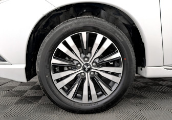 Подержанный автомобиль Mitsubishi Outlander 2022 года (18 фото)