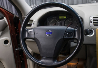 Подержанный автомобиль Volvo S40 2008 года (17 фото)