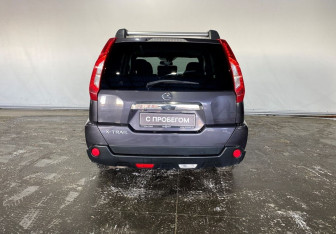 Подержанный автомобиль Nissan X-Trail 2011 года (6 фото)