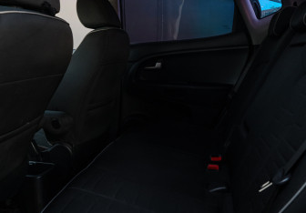 Подержанный автомобиль Kia Venga 2012 года (8 фото)