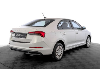 Подержанный автомобиль Skoda Rapid Liftback 2021 года (5 фото)