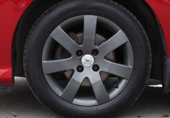 Подержанный автомобиль Peugeot 308 Hatchback 2010 года (18 фото)