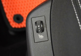 Подержанный автомобиль Citroen C4 Hatchback 2014 года (15 фото)