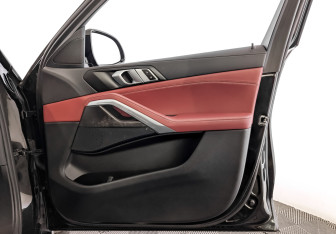 Подержанный автомобиль BMW X6 2021 года (25 фото)