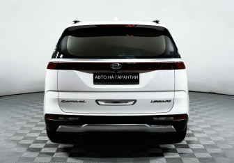 Подержанный автомобиль Kia Carnival 2020 года (4 фото)
