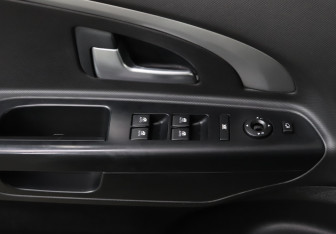 Подержанный автомобиль Kia Ceed Hatchback 2010 года (20 фото)