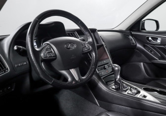 Подержанный автомобиль Infiniti Q50 2017 года (14 фото)