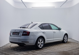 Подержанный автомобиль Skoda Octavia Liftback 2018 года (5 фото)