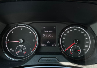 Подержанный автомобиль Volkswagen Caravelle 2021 года (11 фото)