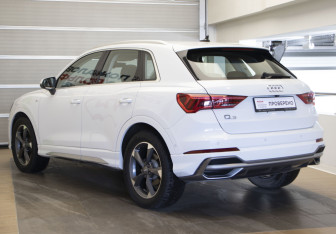 Подержанный автомобиль Audi Q3 2021 года (6 фото)