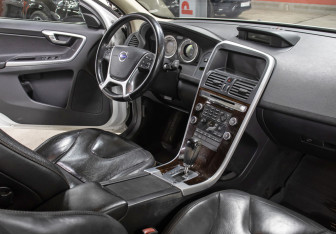 Подержанный автомобиль Volvo XC60 2010 года (11 фото)