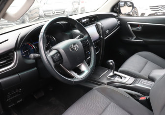 Подержанный автомобиль Toyota Fortuner 2021 года (12 фото)