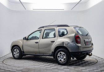 Подержанный автомобиль Renault Duster 2013 года (7 фото)