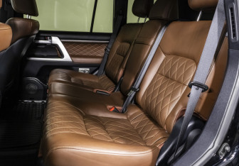 Подержанный автомобиль Toyota Land Cruiser Suv 2018 года (14 фото)