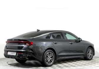 Подержанный автомобиль Kia K5 2021 года (5 фото)