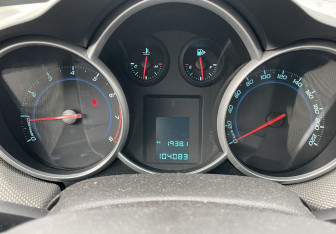 Подержанный автомобиль Chevrolet Cruze Sedan 2012 года (18 фото)