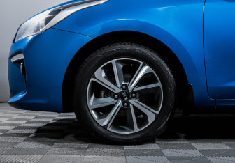Подержанный автомобиль Kia Rio Sedan 2018 года (15 фото)