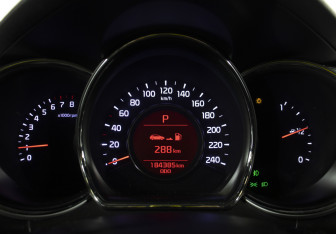 Подержанный автомобиль Kia Ceed Hatchback 2015 года (11 фото)