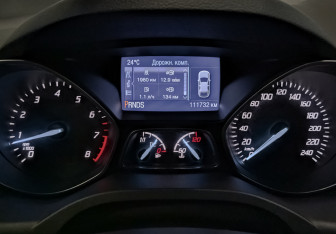 Подержанный автомобиль Ford Kuga 2013 года (13 фото)