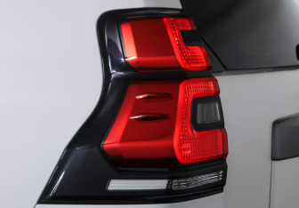 Подержанный автомобиль Toyota Land Cruiser Prado 2019 года (23 фото)
