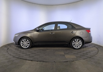 Подержанный автомобиль Kia Cerato Sedan 2009 года (8 фото)