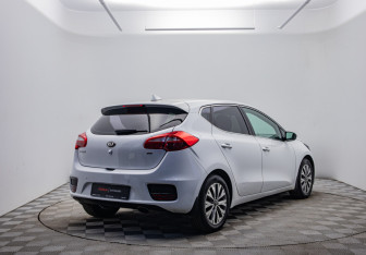 Подержанный автомобиль Kia Ceed Hatchback 2017 года (5 фото)