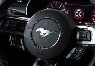 Подержанный автомобиль Ford Mustang Coupe 2022 года (14 фото)