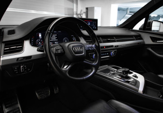 Подержанный автомобиль Audi Q7 2016 года (7 фото)
