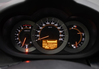 Подержанный автомобиль Toyota RAV4 2006 года (12 фото)