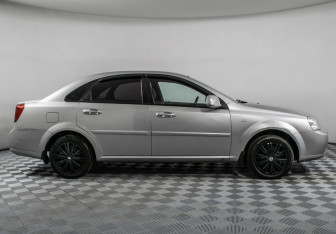 Подержанный автомобиль Chevrolet Lacetti Sedan 2012 года (4 фото)