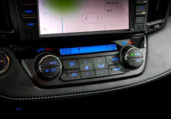 Подержанный автомобиль Toyota RAV4 2018 года (25 фото)