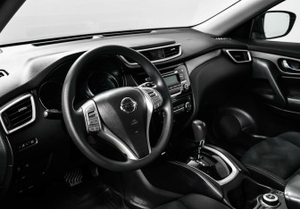 Подержанный автомобиль Nissan X-Trail 2016 года (10 фото)