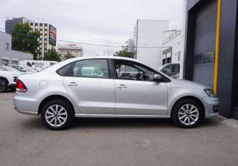 Подержанный автомобиль Volkswagen Polo Sedan 2017 года (4 фото)