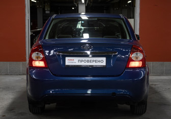 Подержанный автомобиль Ford Focus Sedan 2008 года (6 фото)