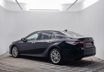 Подержанный автомобиль Toyota Camry Sedan 2018 года (7 фото)
