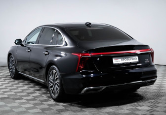 Подержанный автомобиль Hongqi H5 2023 года (7 фото)