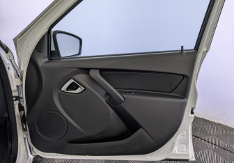 Подержанный автомобиль LADA (ВАЗ) Granta Sedan 2023 года (25 фото)