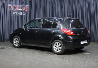 Подержанный автомобиль Nissan Tiida Hatchback 2007 года (7 фото)