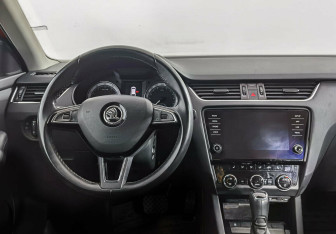 Подержанный автомобиль Skoda Octavia Wagon 2017 года (7 фото)