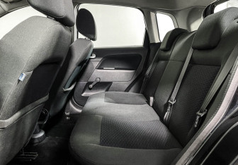 Подержанный автомобиль Ford Fiesta Hatchback 2007 года (10 фото)