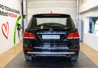 Подержанный автомобиль Mercedes-Benz GLE 2015 года (5 фото)
