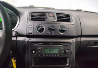 Подержанный автомобиль Skoda Roomster 2011 года (17 фото)