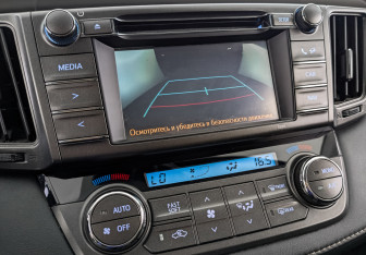 Подержанный автомобиль Toyota RAV4 2015 года (21 фото)