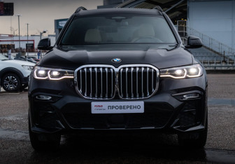 Подержанный автомобиль BMW X7 2021 года (4 фото)