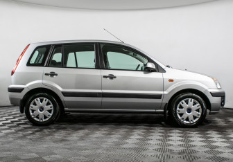 Подержанный автомобиль Ford Fusion 2007 года (4 фото)