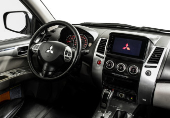 Подержанный автомобиль Mitsubishi Pajero Sport 2013 года (9 фото)