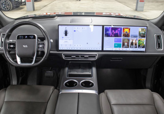 Подержанный автомобиль LiXiang L9 2023 года (15 фото)