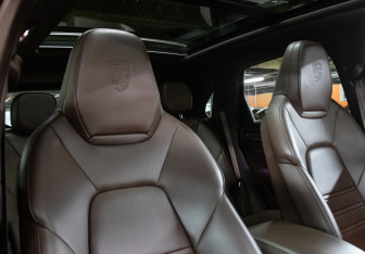 Подержанный автомобиль Porsche Cayenne 2019 года (13 фото)