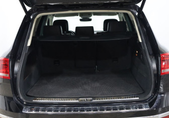 Подержанный автомобиль Volkswagen Touareg 2016 года (24 фото)